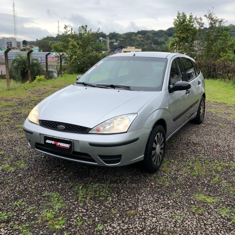 FOCUS 1.6 GLX 8V GASOLINA 4P MANUAL - 2005 - PAROBé