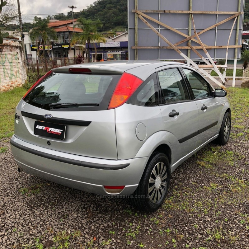 FOCUS 1.6 GLX 8V GASOLINA 4P MANUAL - 2005 - PAROBé