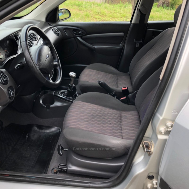 FOCUS 1.6 GLX 8V GASOLINA 4P MANUAL - 2005 - PAROBé