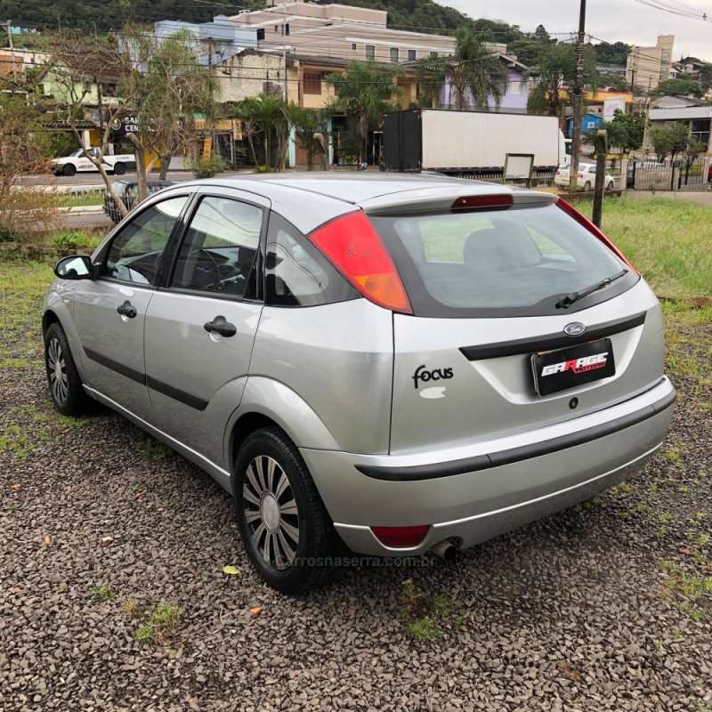 FOCUS 1.6 GLX 8V GASOLINA 4P MANUAL - 2005 - PAROBé