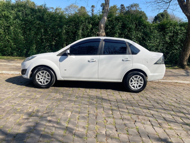 FIESTA 1.6 ROCAM SE SEDAN 8V FLEX 4P MANUAL - 2014 - FARROUPILHA