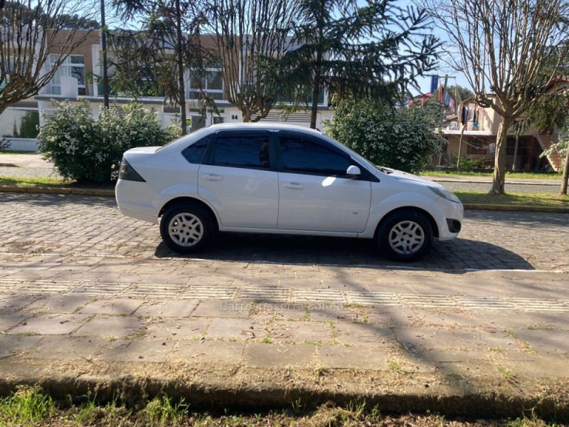 FIESTA 1.6 ROCAM SE SEDAN 8V FLEX 4P MANUAL - 2014 - FARROUPILHA
