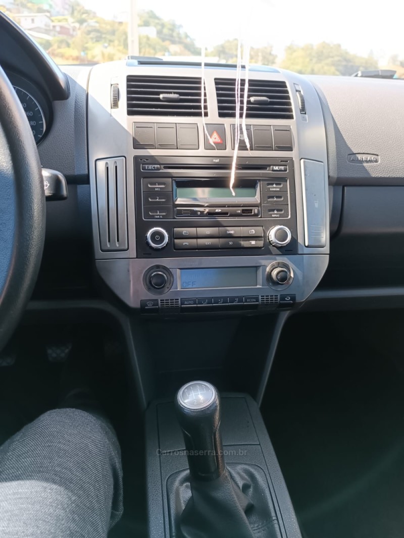 POLO SEDAN 1.6 MI COMFORTLINE 8V FLEX 4P MANUAL - 2014 - BENTO GONçALVES