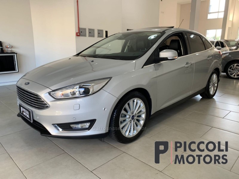 FOCUS 2.0 TITANIUM PLUS FASTBACK 16V FLEX 4P AUTOMÁTICO