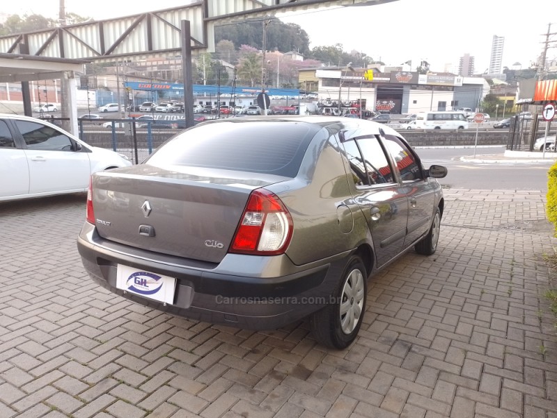 CLIO 1.0 AUTHENTIQUE 16V GASOLINA 4P MANUAL - 2004 - CAXIAS DO SUL