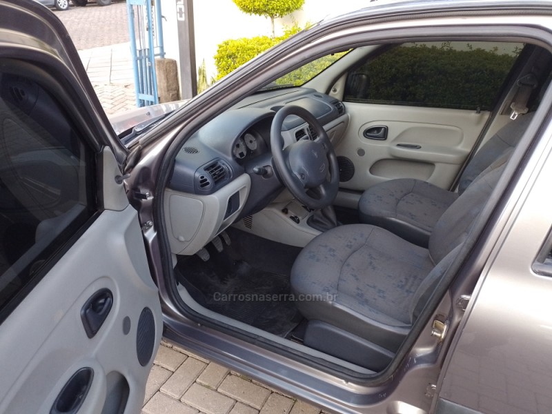 CLIO 1.0 AUTHENTIQUE 16V GASOLINA 4P MANUAL - 2004 - CAXIAS DO SUL