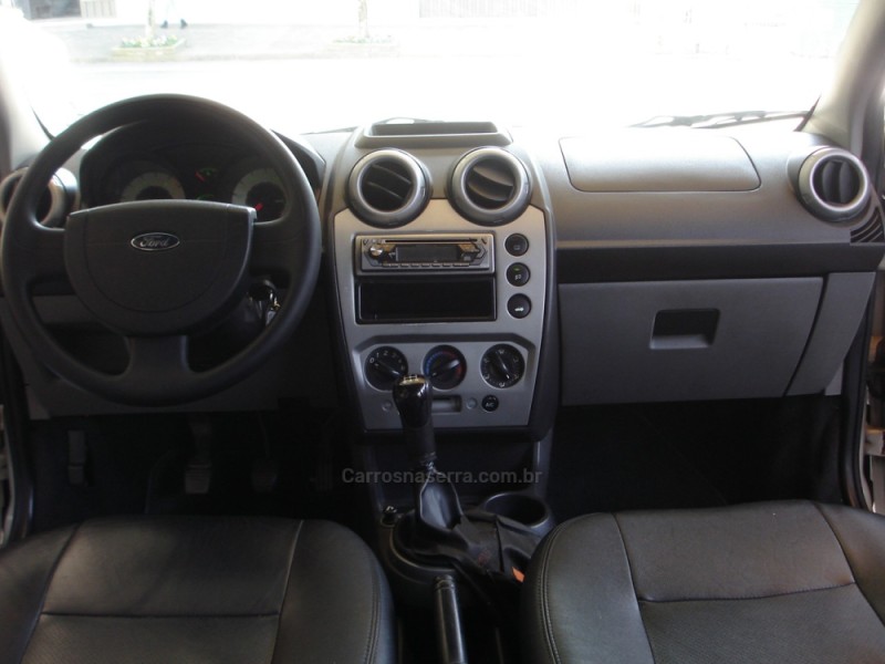 FIESTA 1.6 MPI CLASS SEDAN 8V FLEX 4P MANUAL - 2008 - CAXIAS DO SUL