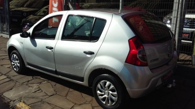 SANDERO 1.0 EXPRESSION 12V FLEX 4P MANUAL - 2009 - DOIS IRMãOS