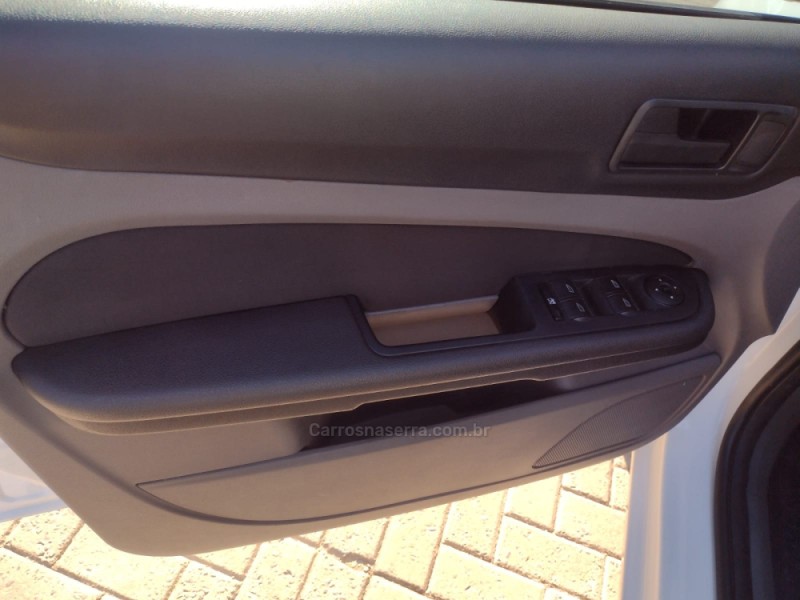 FOCUS 1.6 GL 16V FLEX 4P MANUAL - 2012 - CAXIAS DO SUL