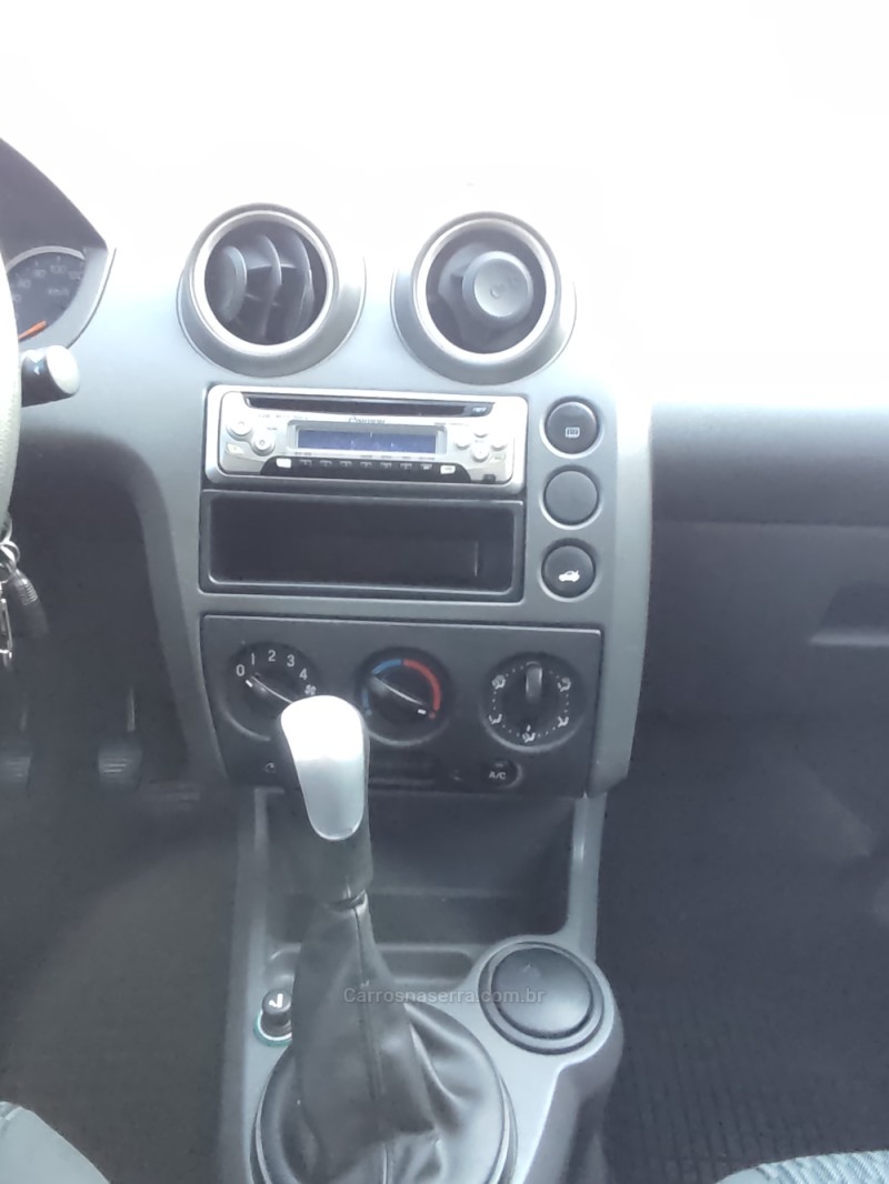 FIESTA 1.6 MPI SEDAN 8V FLEX 4P MANUAL - 2006 - GUAPORé
