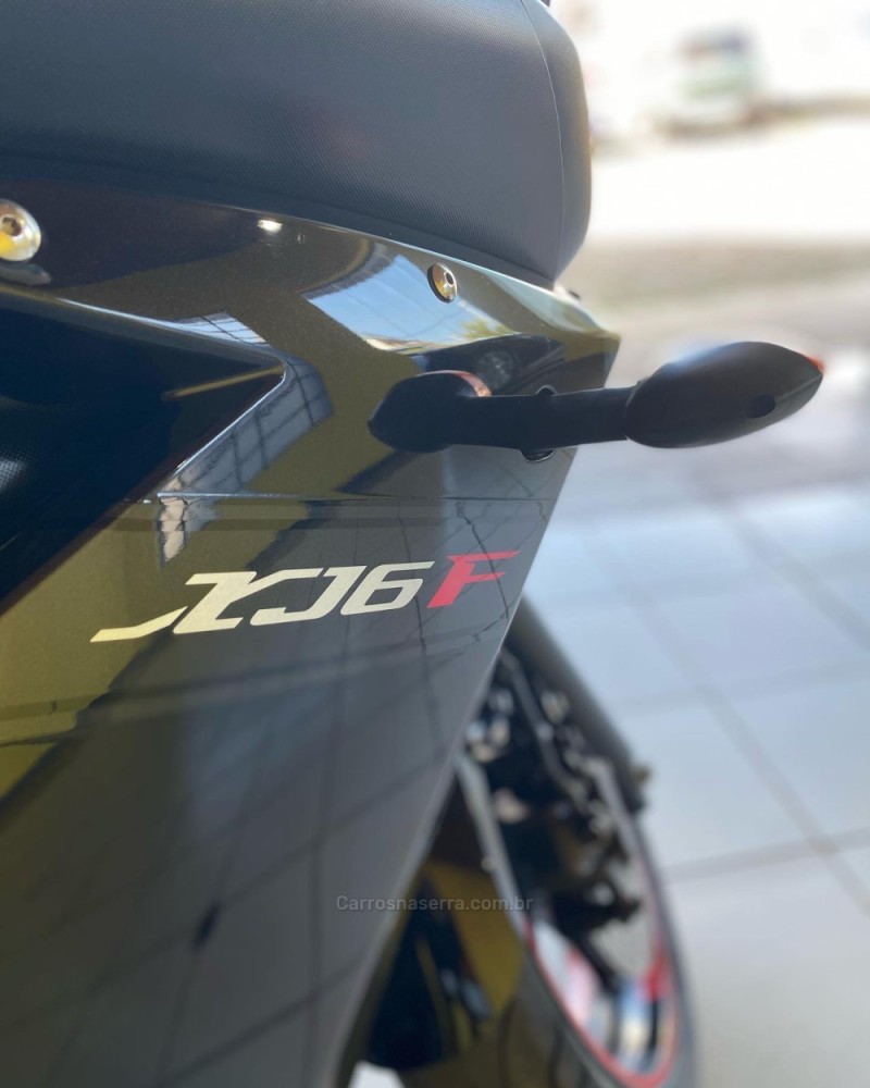 XJ6 F  - 2010 - LAGOA VERMELHA