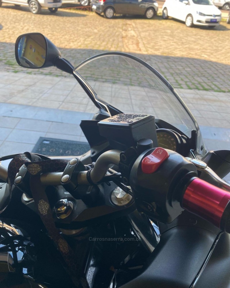 XJ6 F  - 2010 - LAGOA VERMELHA