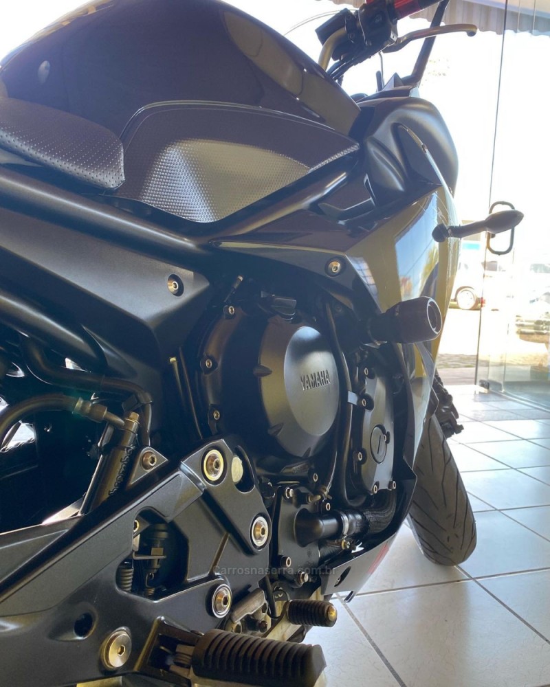 XJ6 F  - 2010 - LAGOA VERMELHA