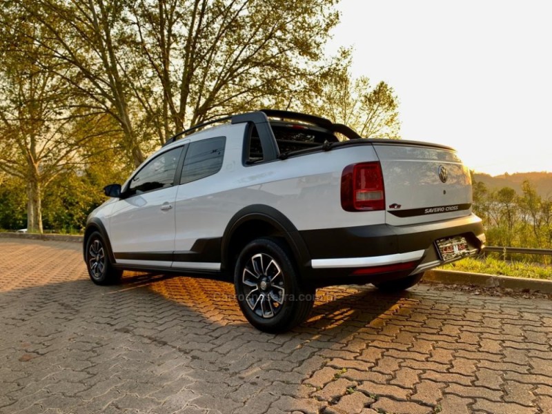 SAVEIRO 1.6 CROSS CD 16V FLEX 2P MANUAL - 2017 - DOIS IRMãOS