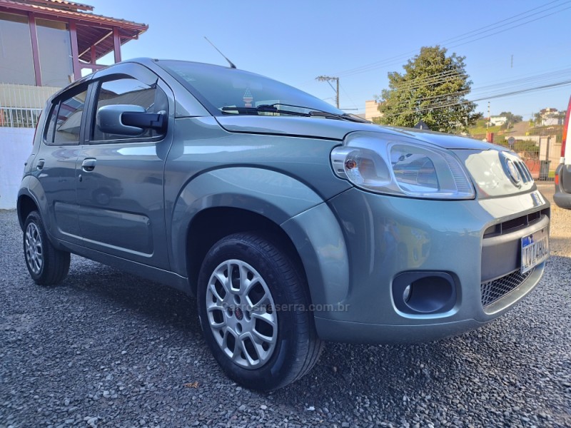 UNO 1.0 EVO VIVACE 8V FLEX 4P MANUAL - 2014 - FARROUPILHA