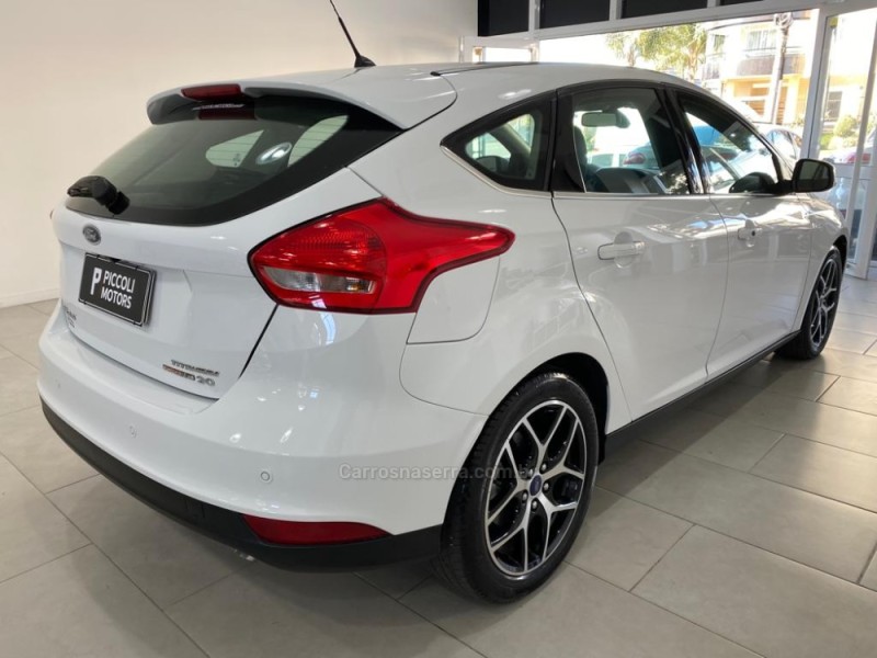 FOCUS 2.0 TITANIUM 16V FLEX 4P AUTOMÁTICO - 2016 - CAXIAS DO SUL