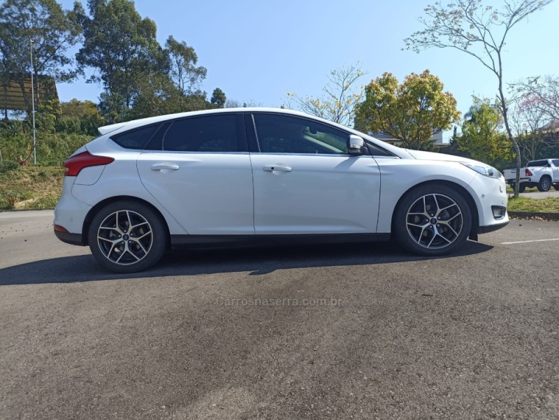 FOCUS 2.0 TITANIUM PLUS FASTBACK 16V FLEX 4P AUTOMÁTICO - 2016 - BENTO GONçALVES
