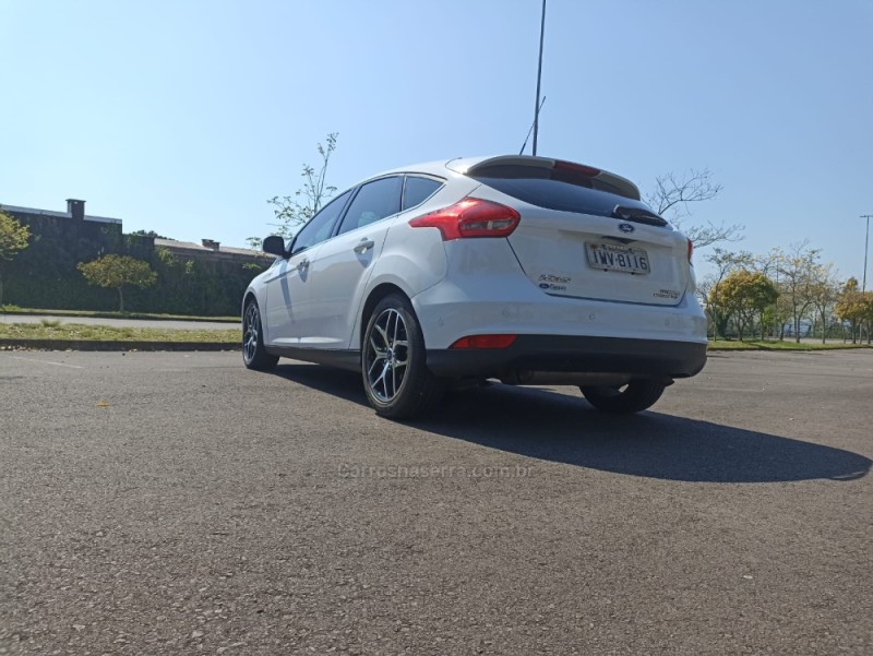 FOCUS 2.0 TITANIUM PLUS FASTBACK 16V FLEX 4P AUTOMÁTICO - 2016 - BENTO GONçALVES