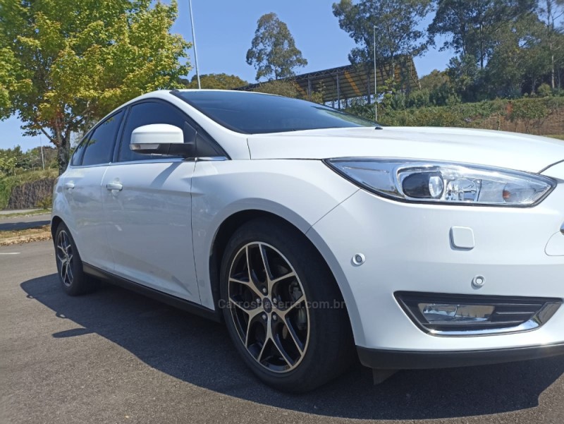 FOCUS 2.0 TITANIUM PLUS FASTBACK 16V FLEX 4P AUTOMÁTICO - 2016 - BENTO GONçALVES