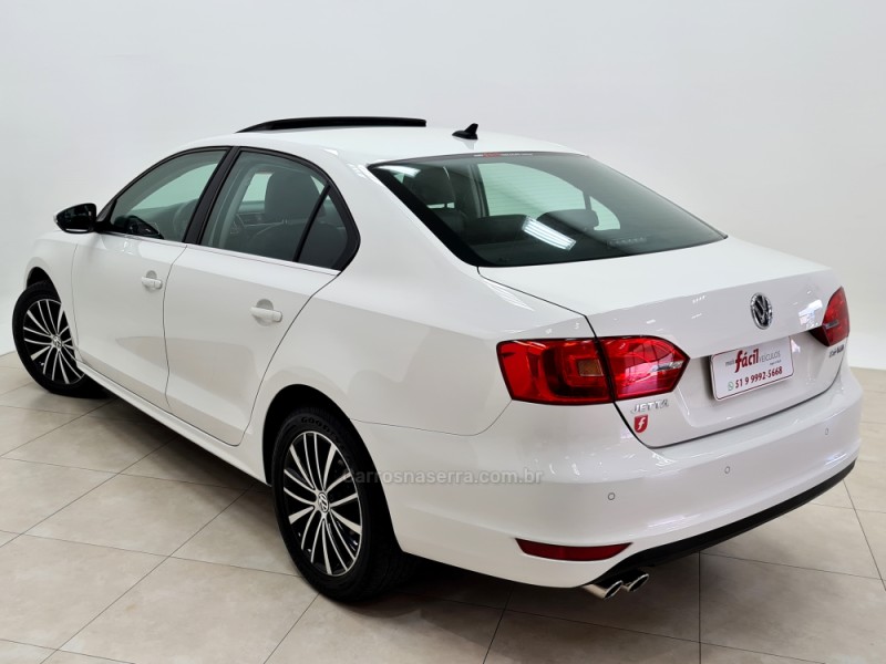 JETTA 2.0 TSI HIGHLINE 211CV GASOLINA 4P TIPTRONIC - 2013 - SANTA CRUZ DO SUL