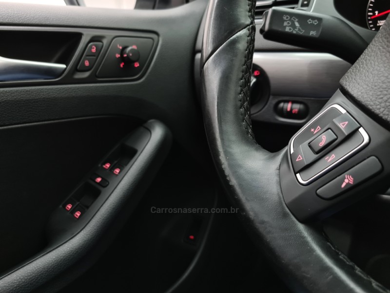 JETTA 2.0 TSI HIGHLINE 211CV GASOLINA 4P TIPTRONIC - 2013 - SANTA CRUZ DO SUL