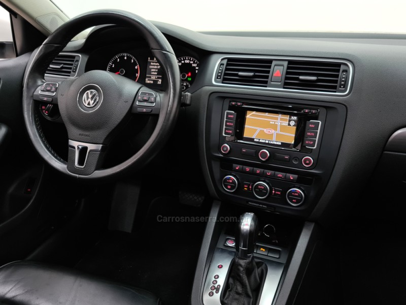 JETTA 2.0 TSI HIGHLINE 211CV GASOLINA 4P TIPTRONIC - 2013 - SANTA CRUZ DO SUL