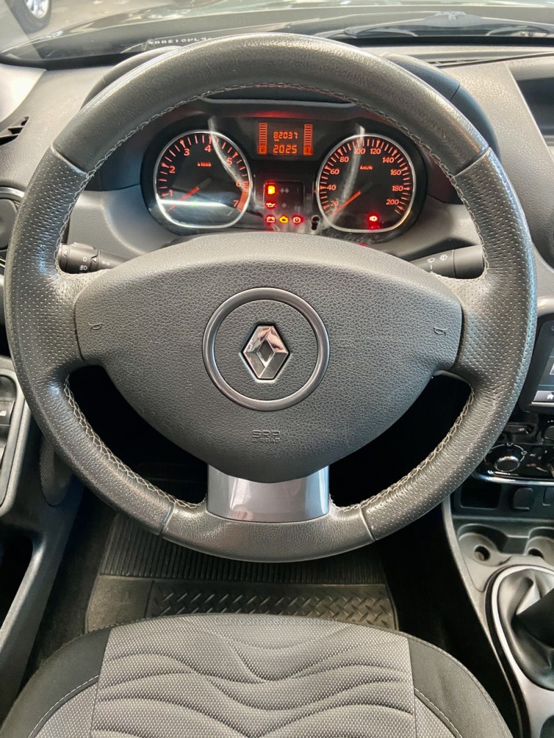 DUSTER 1.6 EXPRESSION 4X2 16V FLEX 4P MANUAL - 2015 - CAXIAS DO SUL