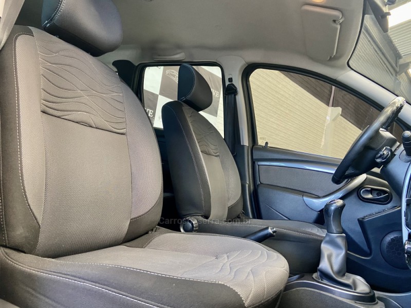 DUSTER 1.6 EXPRESSION 4X2 16V FLEX 4P MANUAL - 2015 - CAXIAS DO SUL
