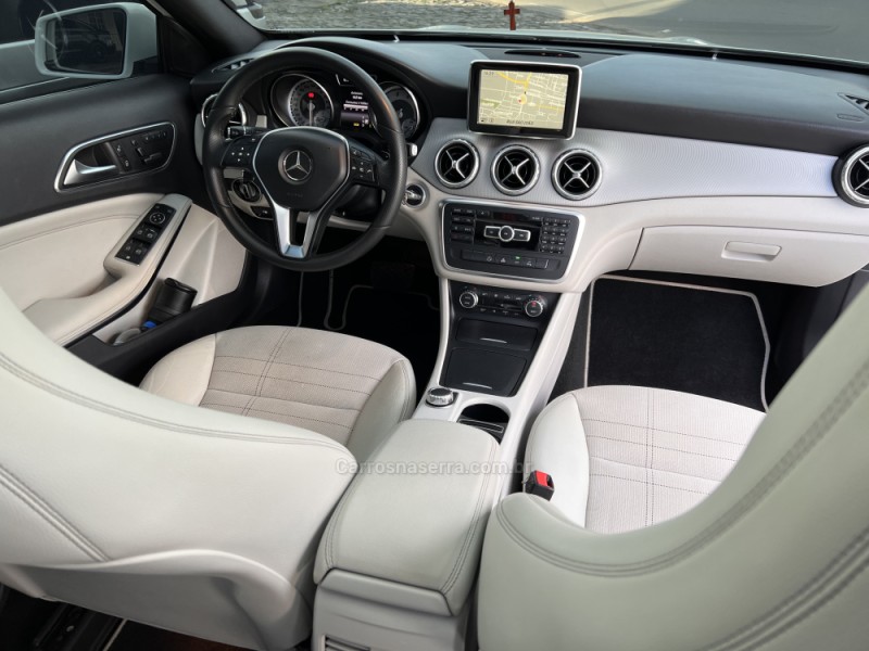 CLA 200 1.6 VISION 16V FLEX 4P AUTOMÁTICO - 2015 - TAQUARA
