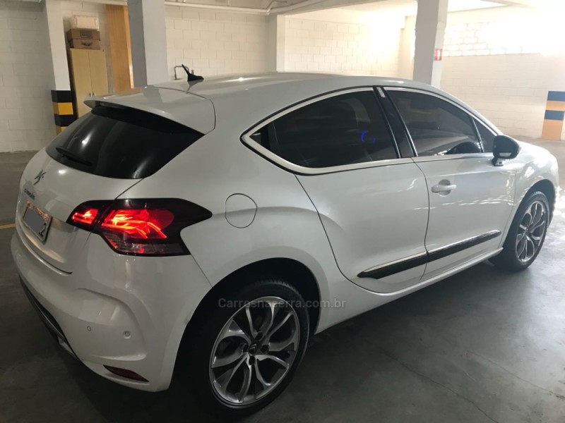 DS4 1.6 THP CHIC 165 16V TURBO GASOLINA 4P AUTOMÁTICO - 2014 - CAXIAS DO SUL