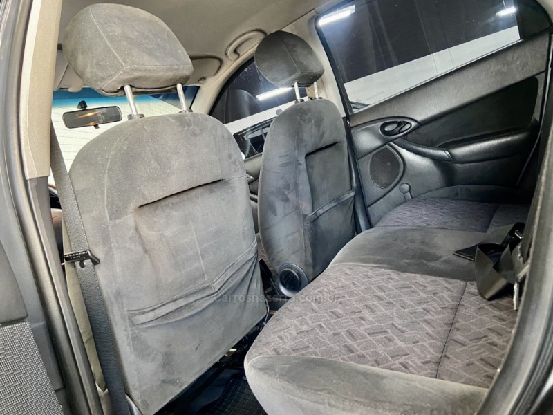 FOCUS 1.8 GLX 16V GASOLINA 4P MANUAL - 2003 - CAXIAS DO SUL