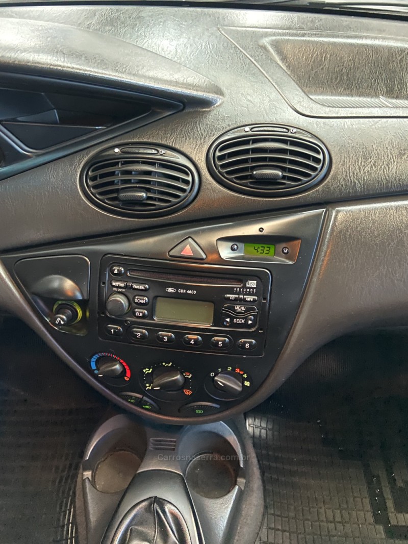 FOCUS 1.8 GLX 16V GASOLINA 4P MANUAL - 2003 - CAXIAS DO SUL