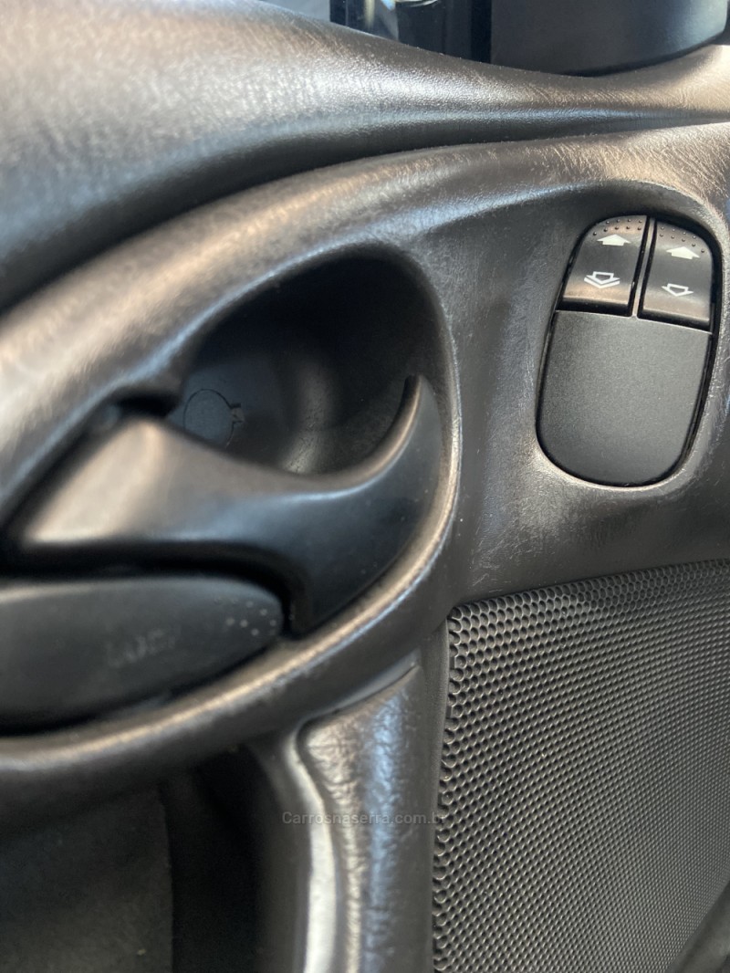 FOCUS 1.8 GLX 16V GASOLINA 4P MANUAL - 2003 - CAXIAS DO SUL