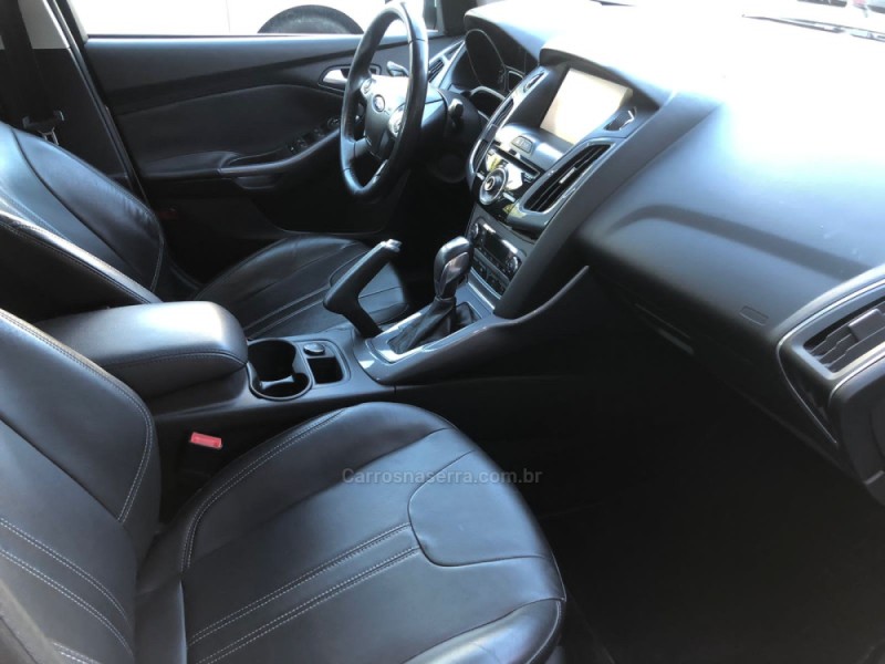 FOCUS 2.0 TITANIUM PLUS SEDAN 16V FLEX 4P AUTOMÁTICO - 2014 - CAXIAS DO SUL