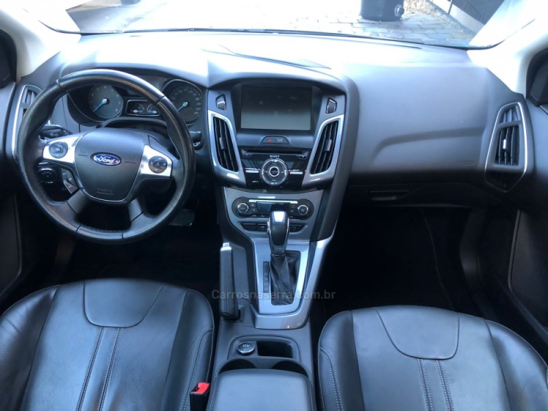 FOCUS 2.0 TITANIUM PLUS SEDAN 16V FLEX 4P AUTOMÁTICO - 2014 - CAXIAS DO SUL