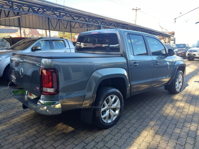 AMAROK 3.0 V6 TDI HIGHLINE CD DIESEL 4MOTION AUTOMÁTICO - 2021 - CAXIAS DO SUL