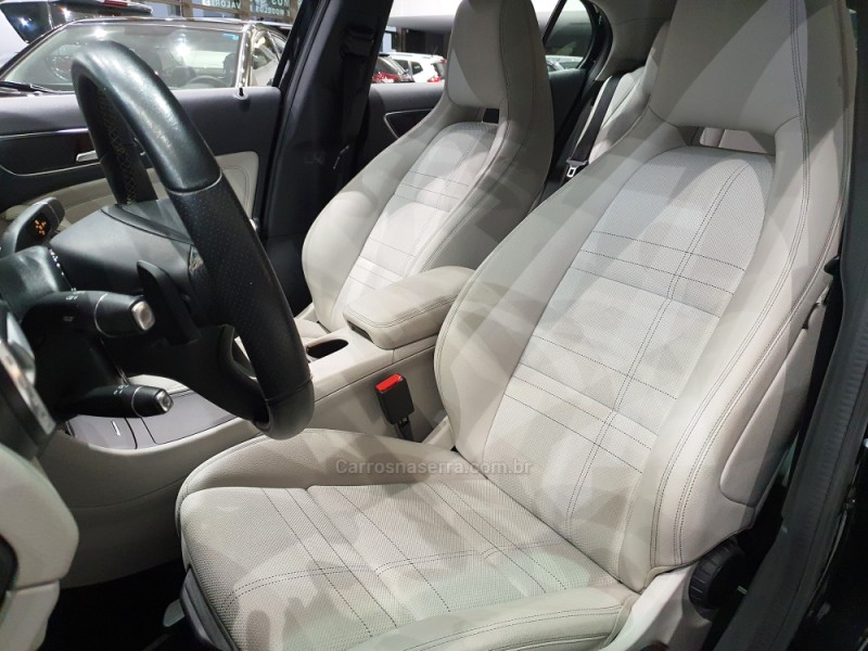 GLA 200 1.6 CGI ADVANCE 16V TURBO FLEX 4P AUTOMÁTICO - 2017 - FARROUPILHA
