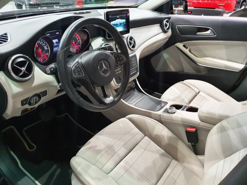 GLA 200 1.6 CGI ADVANCE 16V TURBO FLEX 4P AUTOMÁTICO - 2017 - FARROUPILHA
