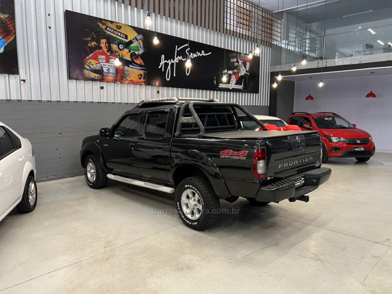 FRONTIER 2.8 SE STRIKE 4X4 CD TURBO ELETRONIC DIESEL 4P MANUAL - 2004 - CAXIAS DO SUL