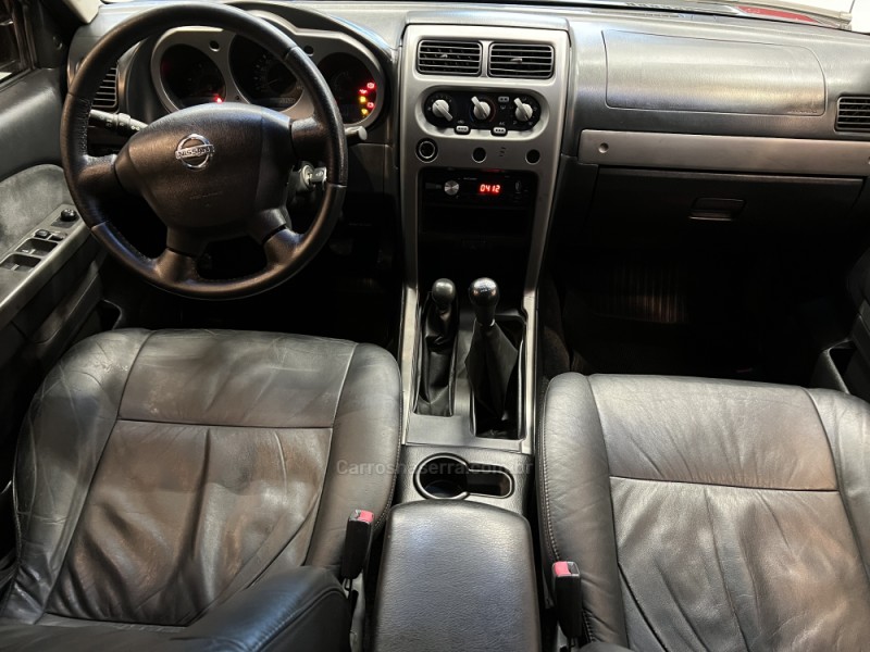 FRONTIER 2.8 SE STRIKE 4X4 CD TURBO ELETRONIC DIESEL 4P MANUAL - 2004 - CAXIAS DO SUL