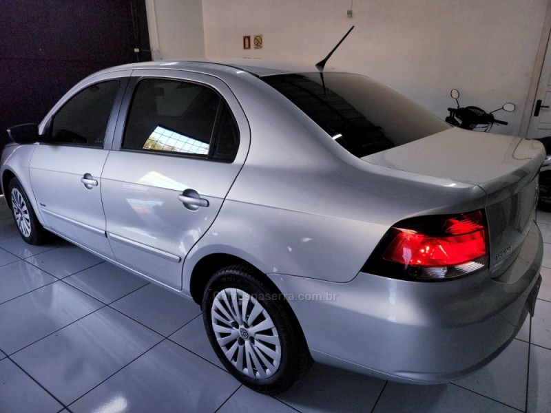 VOYAGE 1.0 MI 8V FLEX 4P MANUAL - 2011 - CAMPO BOM