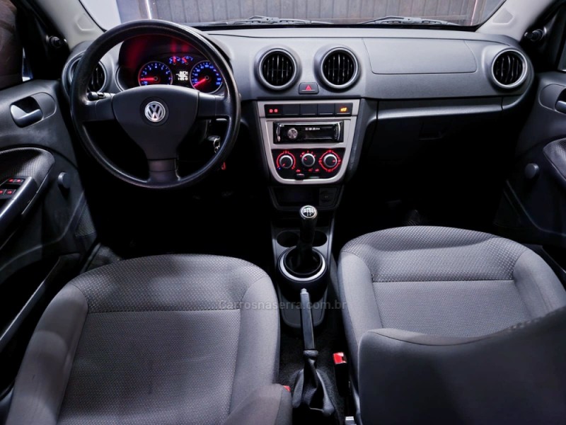 VOYAGE 1.0 MI 8V FLEX 4P MANUAL - 2011 - CAMPO BOM