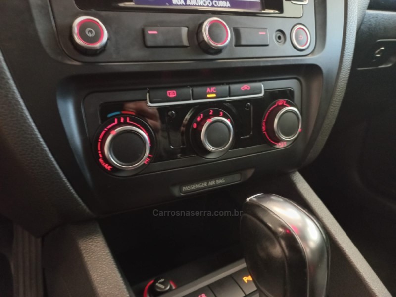 JETTA 2.0 COMFORTLINE FLEX 4P TIPTRONIC - 2013 - FLORES DA CUNHA