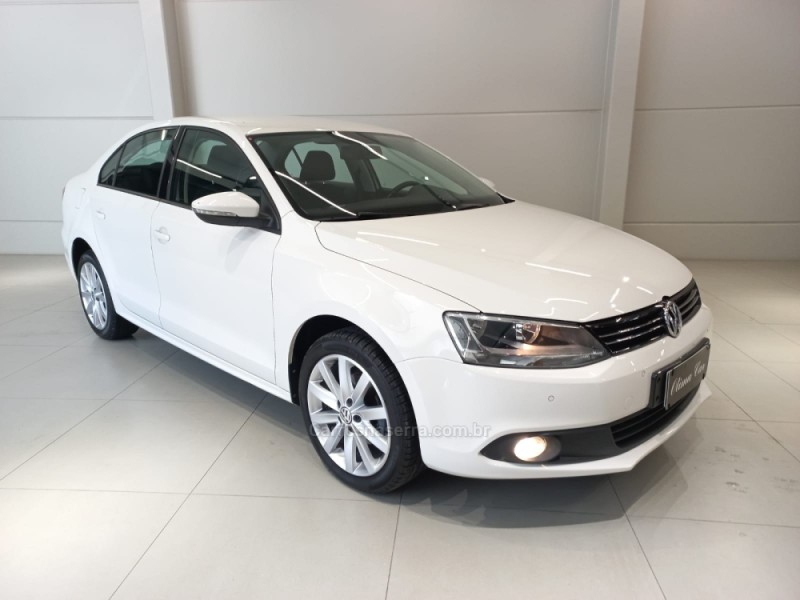 JETTA 2.0 COMFORTLINE FLEX 4P TIPTRONIC - 2013 - FLORES DA CUNHA