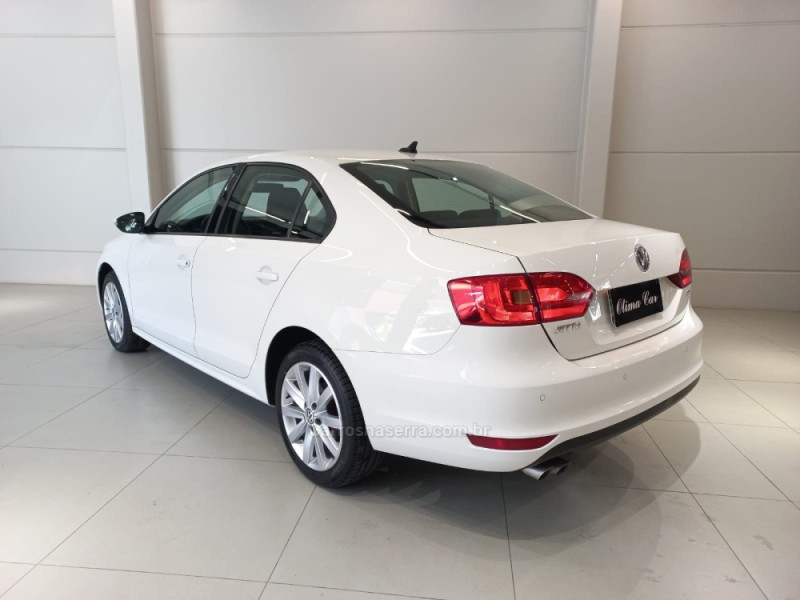 JETTA 2.0 COMFORTLINE FLEX 4P TIPTRONIC - 2013 - FLORES DA CUNHA