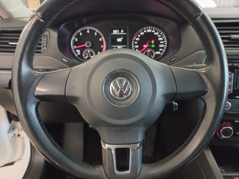 JETTA 2.0 COMFORTLINE FLEX 4P TIPTRONIC - 2013 - FLORES DA CUNHA