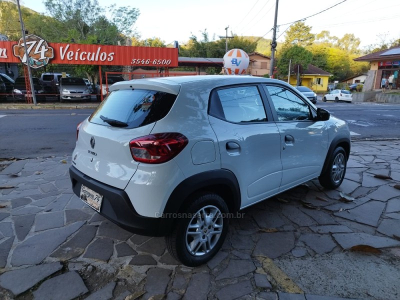 KWID 1.0 12V SCE FLEX ZEN MANUAL - 2019 - TRêS COROAS