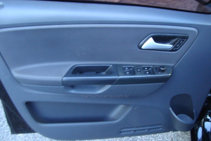 FOX 1.0 MI TRENDLINE 8V FLEX 4P MANUAL - 2014 - CAXIAS DO SUL