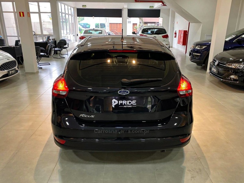 FOCUS 2.0 SE PLUS 16V FLEX 4P AUTOMÁTICO - 2018 - CAXIAS DO SUL