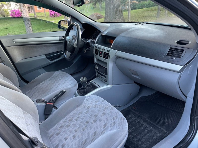 VECTRA 2.0 MPFI ELEGANCE 8V 140CV FLEX 4P MANUAL - 2006 - CAXIAS DO SUL